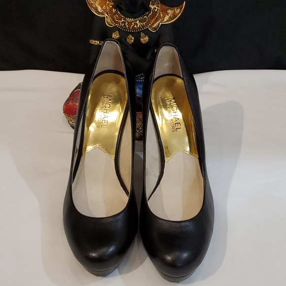 Michael Kors Leather Platform Heals - Picture 3 of 15